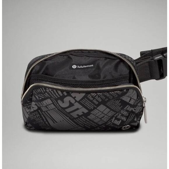 Lululemon Everywhere Belt Bag Manifesto Print Black 1L (Retired) Rare - Picture 2 of 7